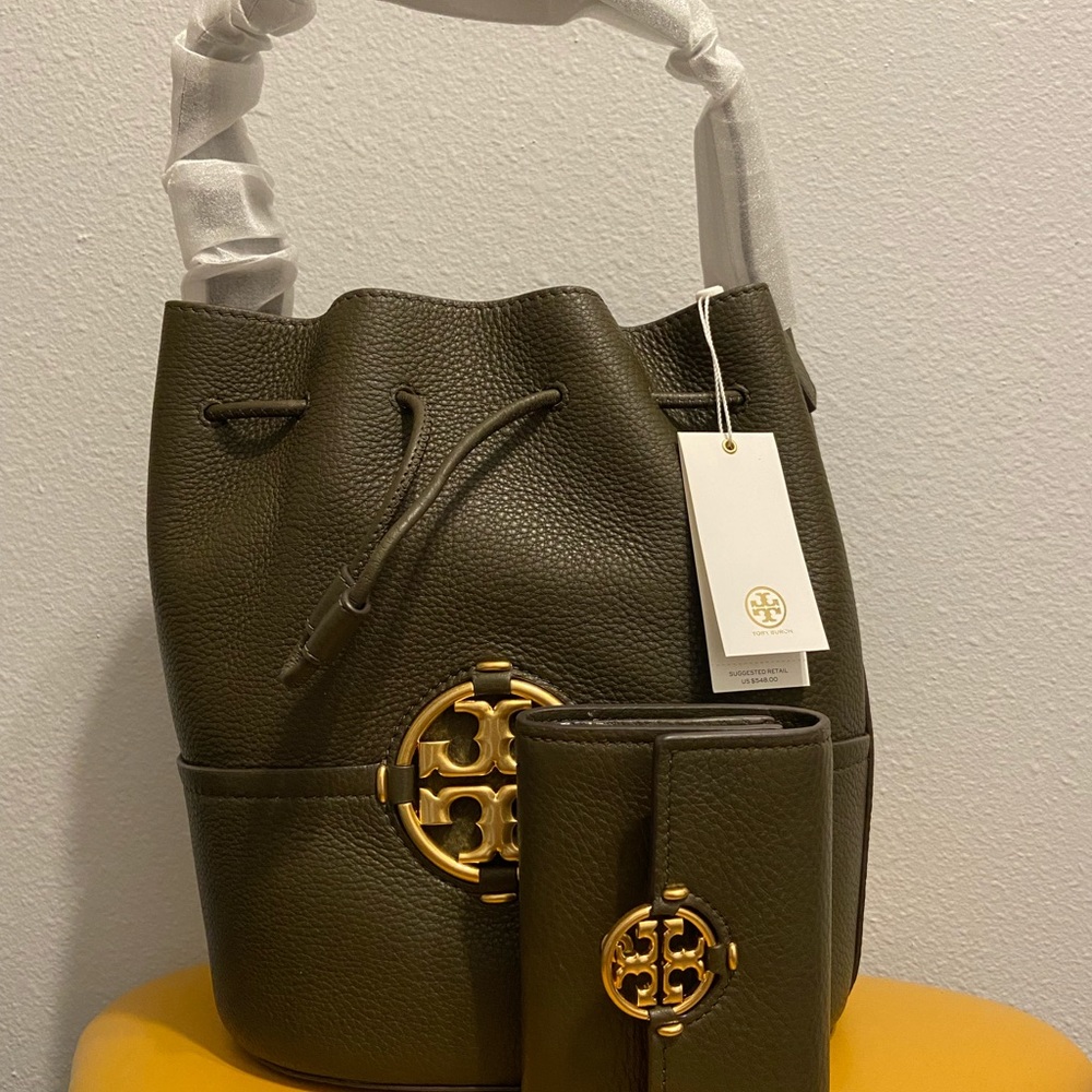 Tory Burch Lecchio bucket bag and wallet